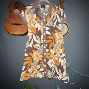Cute tropical print dress, wood buttons!